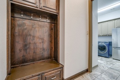 Gorgeous custom home built in 2014, meticulously maintained and - photo 30