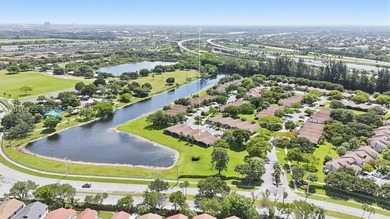 LAKEFRONT CORNER VILLA in the highly desirable resort-style - photo 38