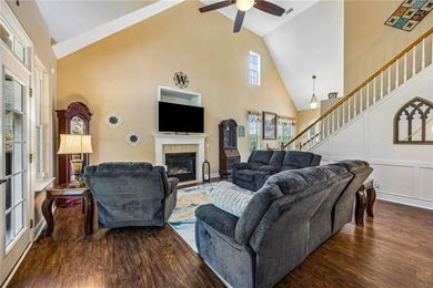 Featuring a beautiful home, originally a Bent Pine Construction - photo 16