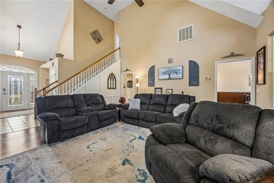 Featuring a beautiful home, originally a Bent Pine Construction - photo 17
