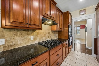 Featuring a beautiful home, originally a Bent Pine Construction - photo 20