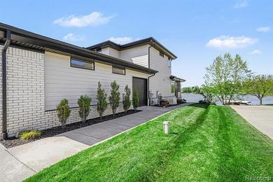 Fabulous, private (no public access) 111' frontage on all Sports - photo 2
