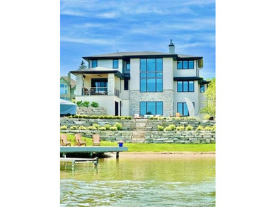 Fabulous, private (no public access) 111' frontage on all Sports - photo 4