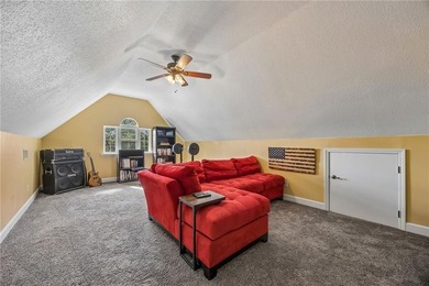 Featuring a beautiful home, originally a Bent Pine Construction - photo 46