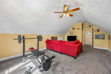 Featuring a beautiful home, originally a Bent Pine Construction - photo 48