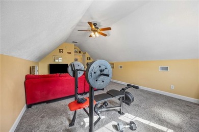 Featuring a beautiful home, originally a Bent Pine Construction - photo 49