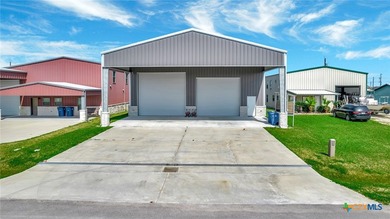 Impressive barndominium located in the charming coastal town of - photo 1