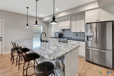 Impressive barndominium located in the charming coastal town of - photo 6