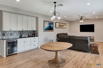 Impressive barndominium located in the charming coastal town of - photo 7