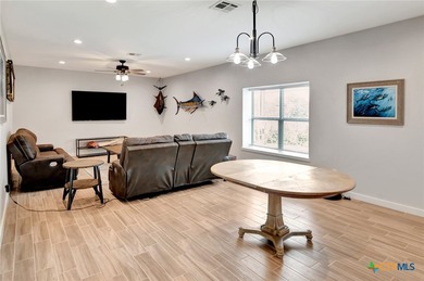 Impressive barndominium located in the charming coastal town of - photo 8
