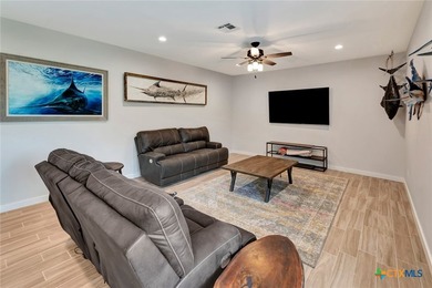 Impressive barndominium located in the charming coastal town of - photo 9