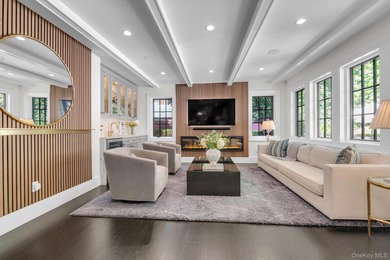Nestled within Roslyn's historic Sinclair Martin enclave, this - photo 4