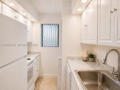 Remodeled 2/2 ground-floor condo in Tivoli Trace! Split-bedroom - photo 4