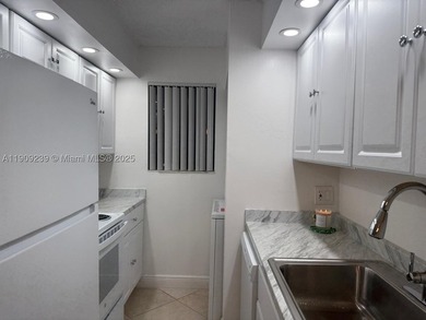 Remodeled 2/2 ground-floor condo in Tivoli Trace! Split-bedroom - photo 8