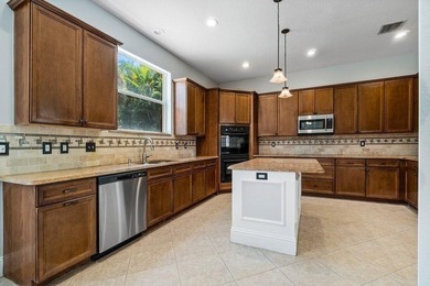 Welcome to this beautifully maintained 5-bedroom, 3-bath pool - photo 14