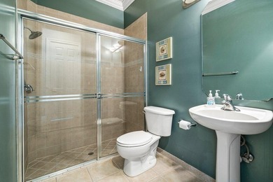 Welcome to this beautifully maintained 5-bedroom, 3-bath pool - photo 20