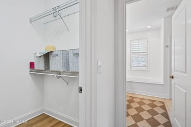 Professionally FURNISHED and move-in ready in the waterfront - photo 32