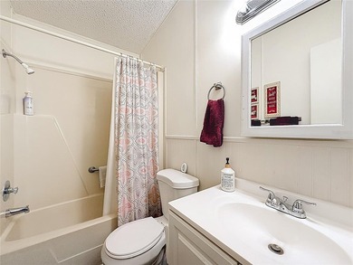 Fully Remodeled Corner-Lot Beauty in Lake Frances.  Turnkey - photo 33