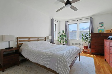 Exclusive Just Listed Bright & Spacious Junior-4 (Converted to - photo 12
