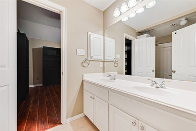 Beautifully appointed 4-bedroom, 4-bathroom home situated on a - photo 22