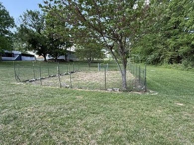 402 Westwood Dr - photo 9
