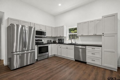 Extensively renovated, this fully fenced 17.71-acre East Texas - photo 3