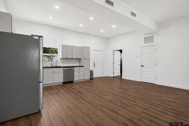 Extensively renovated, this fully fenced 17.71-acre East Texas - photo 5