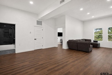 Extensively renovated, this fully fenced 17.71-acre East Texas - photo 6