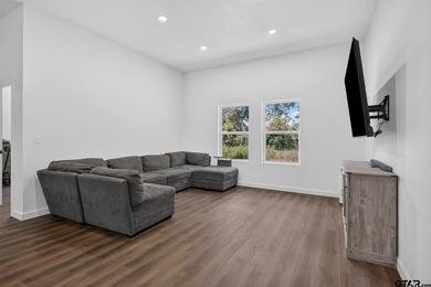 Extensively renovated, this fully fenced 17.71-acre East Texas - photo 7