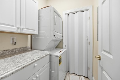 Beautiful three bedroom, two bath unit in the amenity rich - photo 12