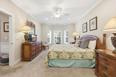 Beautiful three bedroom, two bath unit in the amenity rich - photo 15