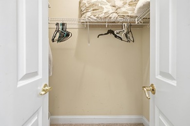 Beautiful three bedroom, two bath unit in the amenity rich - photo 19
