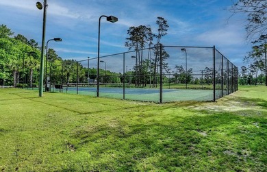 Beautiful three bedroom, two bath unit in the amenity rich - photo 29