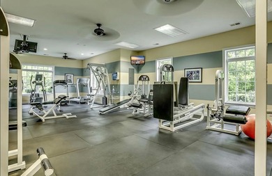 Beautiful three bedroom, two bath unit in the amenity rich - photo 39