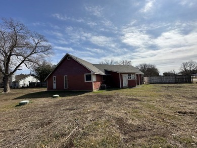 4 bedroom, 2 bath home on a corner lot - photo 2
