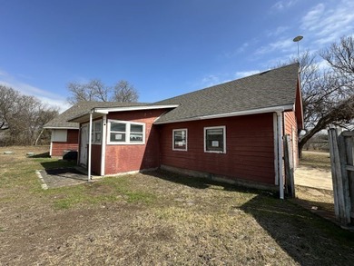 4 bedroom, 2 bath home on a corner lot - photo 3