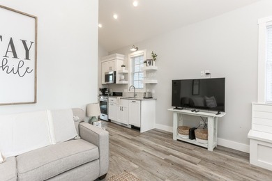 Rare opportunity to own this picture perfect, waterfront cottage - photo 6