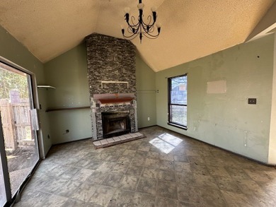 4 bedroom, 2 bath home on a corner lot - photo 8