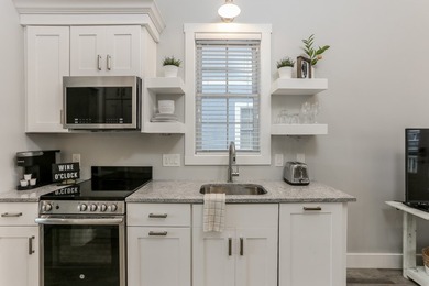 Rare opportunity to own this picture perfect, waterfront cottage - photo 10