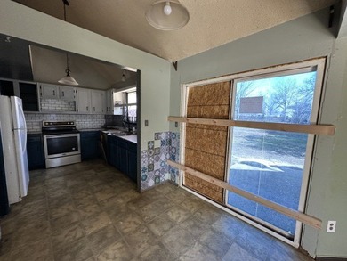4 bedroom, 2 bath home on a corner lot - photo 10