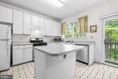 Buyer closing help available!!! Tucked on a quiet cul-de-sac in - photo 10