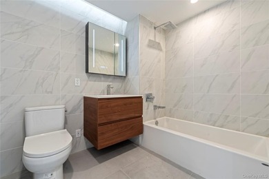 This thoughtfully designed 2-bedroom, 2-bath east-facing - photo 2