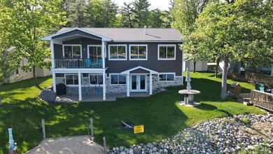 Welcome to this stunning custom-built lakefront home on Secord - photo 3