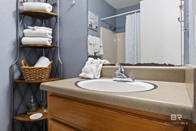 Cute 2 bedroom unit STEPS away from the beach. Potential to do ~ - photo 15