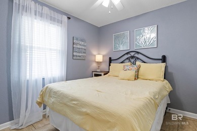 Cute 2 bedroom unit STEPS away from the beach. Potential to do ~ - photo 16