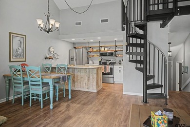 Water view, turnkey, low maintenance, updated and remodeled unit - photo 7