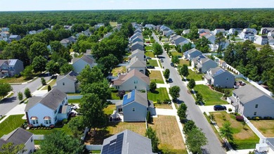 Welcome to 39 Shoreline Road in the highly sought-after Silver - photo 3