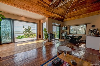 Welcome to 94 Savannah Walk, an exclusive waterfront retreat - photo 4