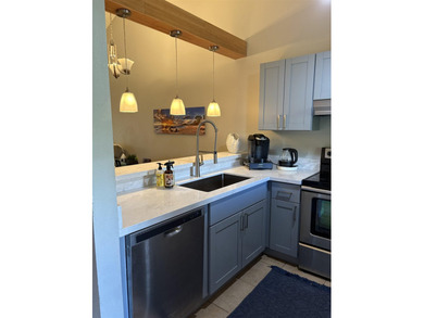 Motivated Seller. Top floor Haleakala Gardens 2 bedroom 2 bath - photo 5