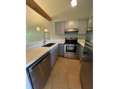 Motivated Seller. Top floor Haleakala Gardens 2 bedroom 2 bath - photo 6